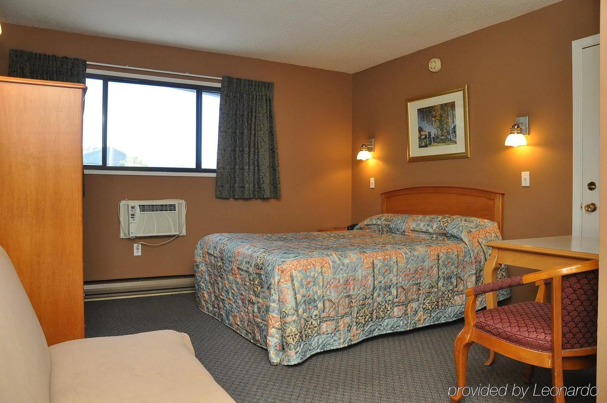 Canadas Best Value Inn Kelowna Cameră foto
